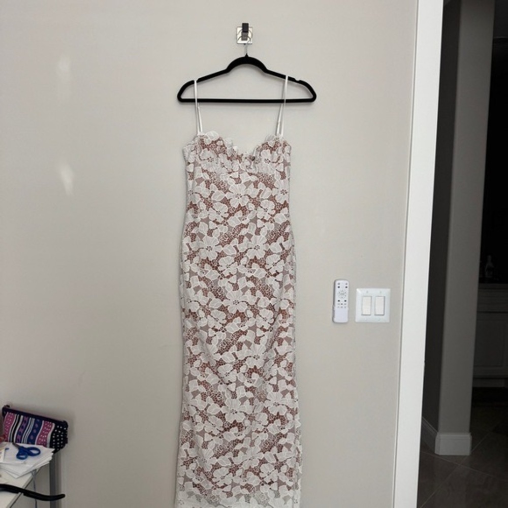 House of CB Pearl Floral Lace Gown Size M - Picture 4 of 6